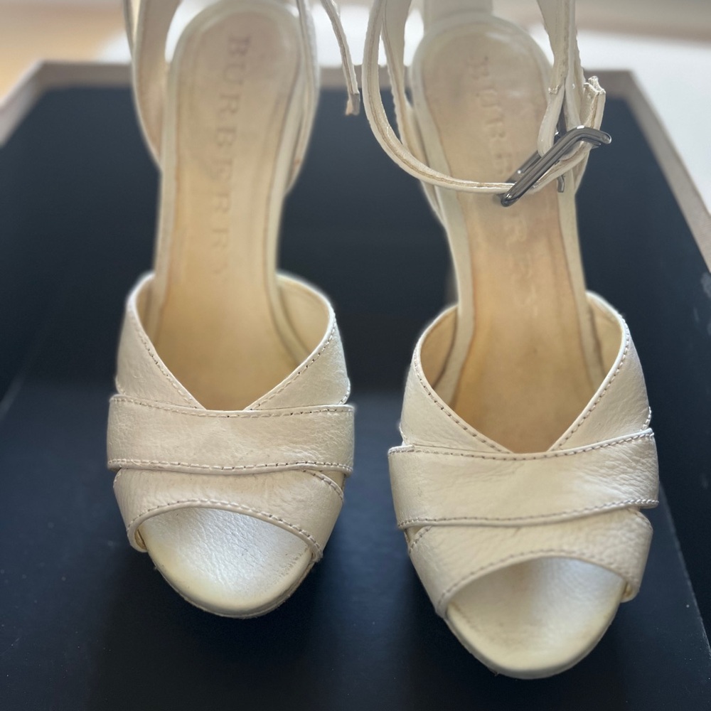 White heels by Burberry - Picture 4 of 4